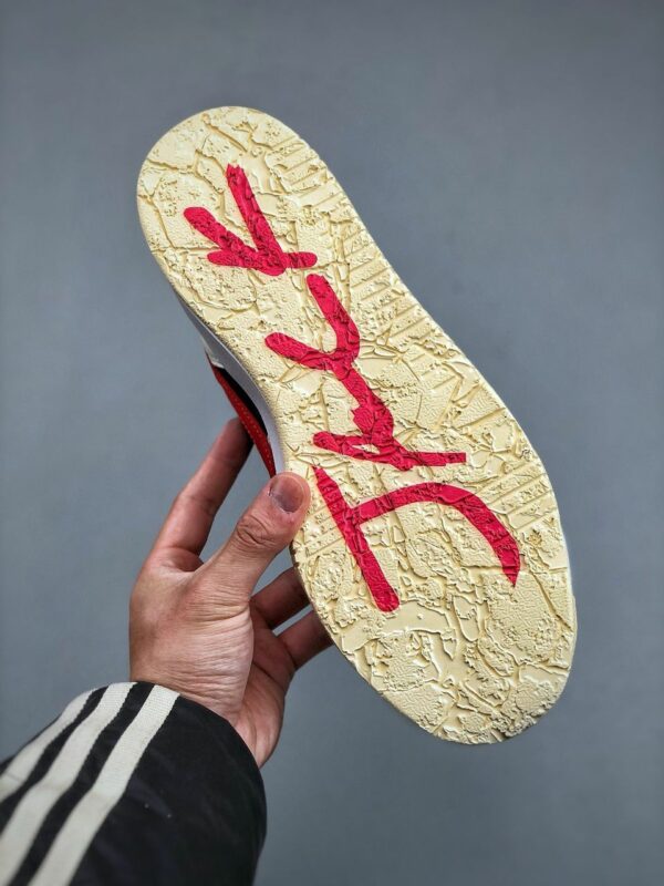 RÉPLICA TRAVIS SCOTT X JORDAN JUMPMAN 'UNIVERSITY RED' - Imagen 3