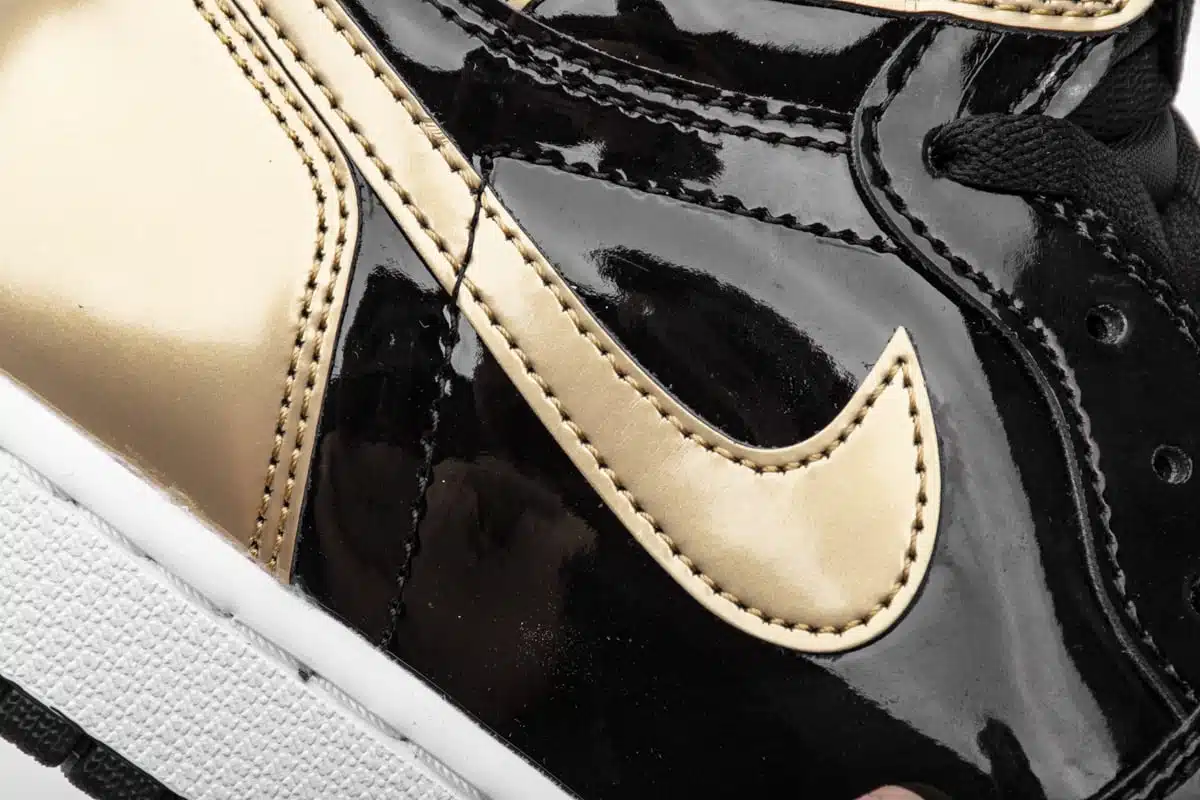 RÉPLICA AIR JORDAN 1 RETRO HIGH OG NRG 'GOLD TOP 3' - Imagen 4