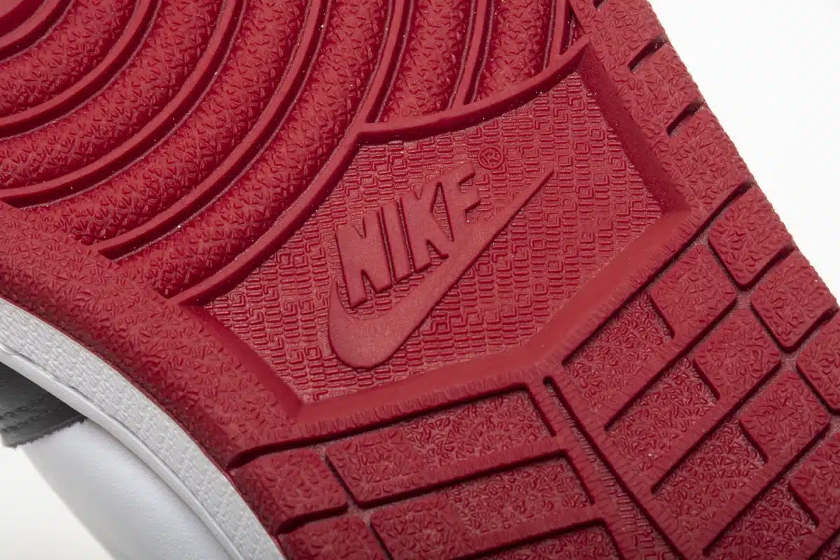 RÉPLICA AIR JORDAN 1 RETRO HIGH 'SATIN BLACK TOE' - Imagen 2