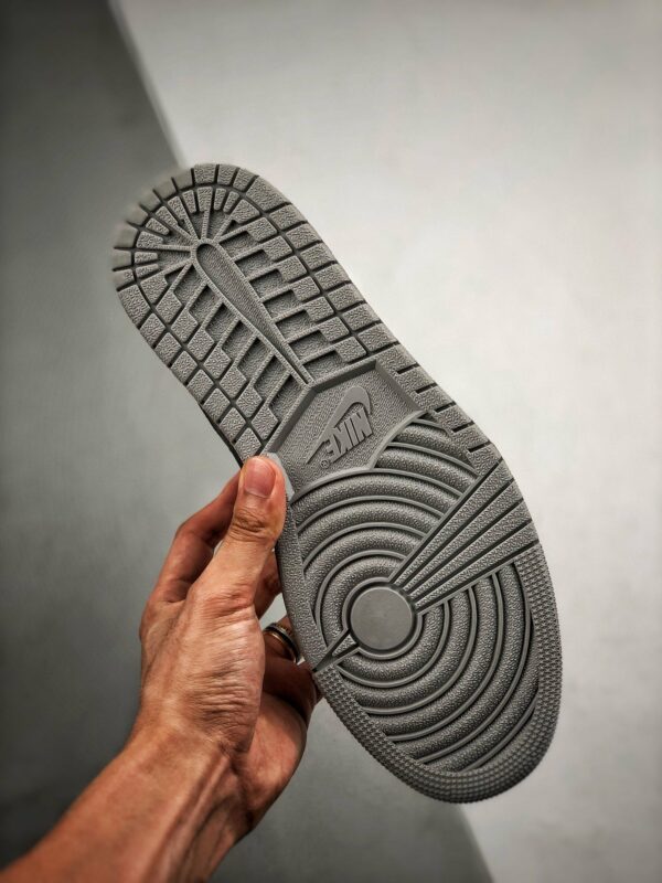 RÉPLICA AIR JORDAN 1 MID 'SMOKE GREY' - Imagen 4
