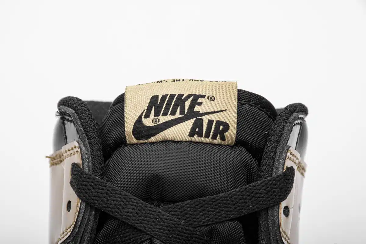 RÉPLICA AIR JORDAN 1 RETRO HIGH OG NRG 'GOLD TOP 3' - Imagen 5